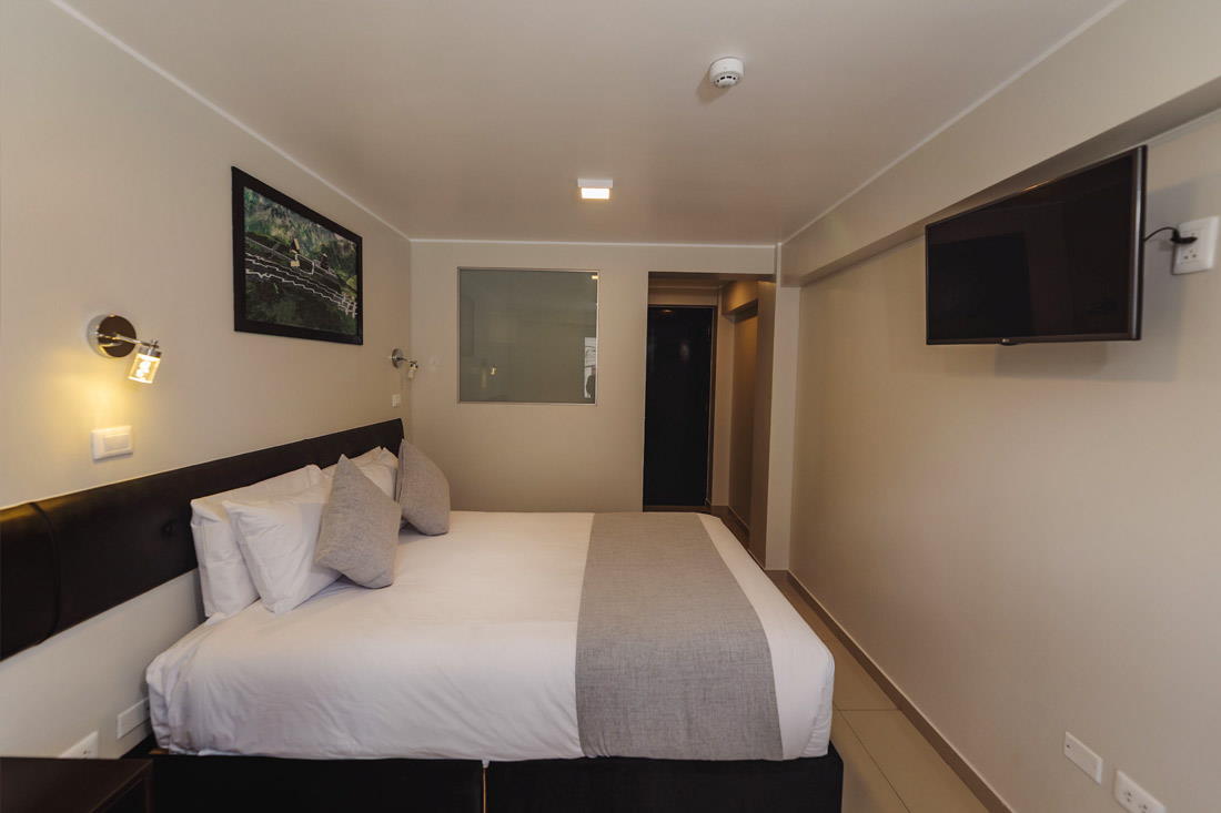 Habitacion Familiar con 2 camas individuales y 1 cama doble grande 